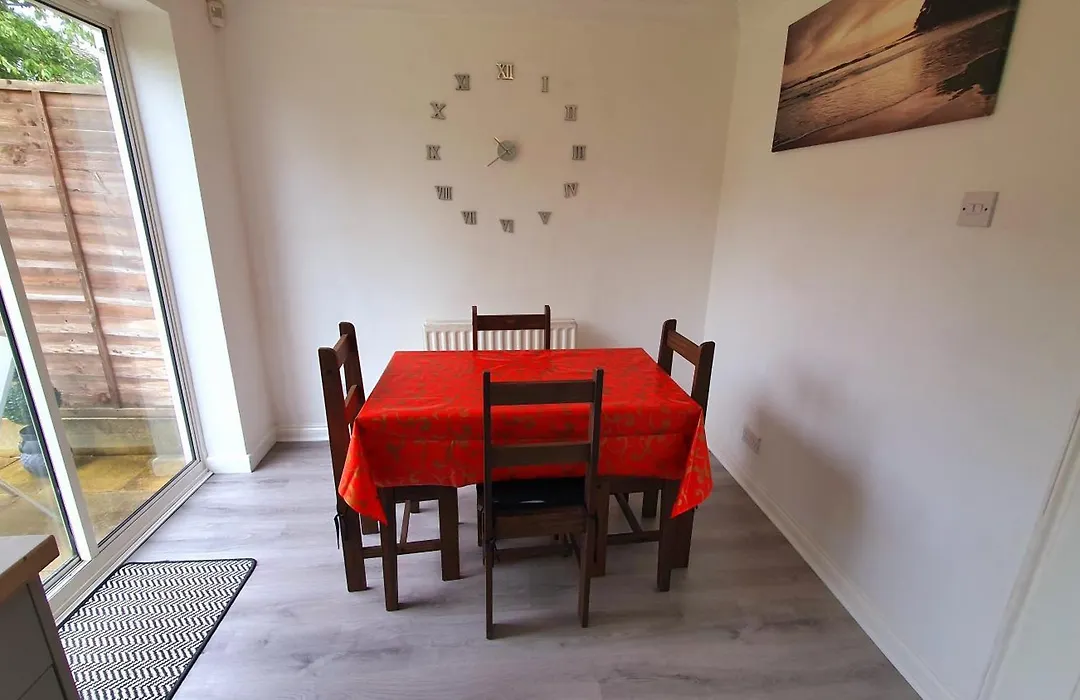 Lovely 3 Bedroom House Manchester-1